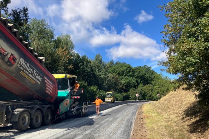 Neue Asphaltschicht an der Anschlussstelle Wilsdruff eingebaut