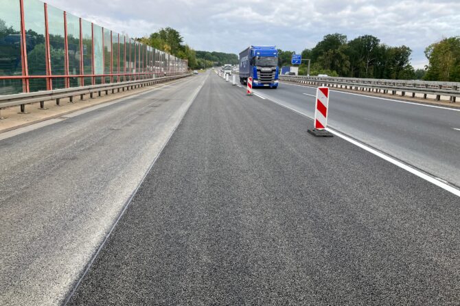 Nachtschicht auf der A4: Fahrbahnsanierung auf der Saubachbrücke bei Wilsdruff
